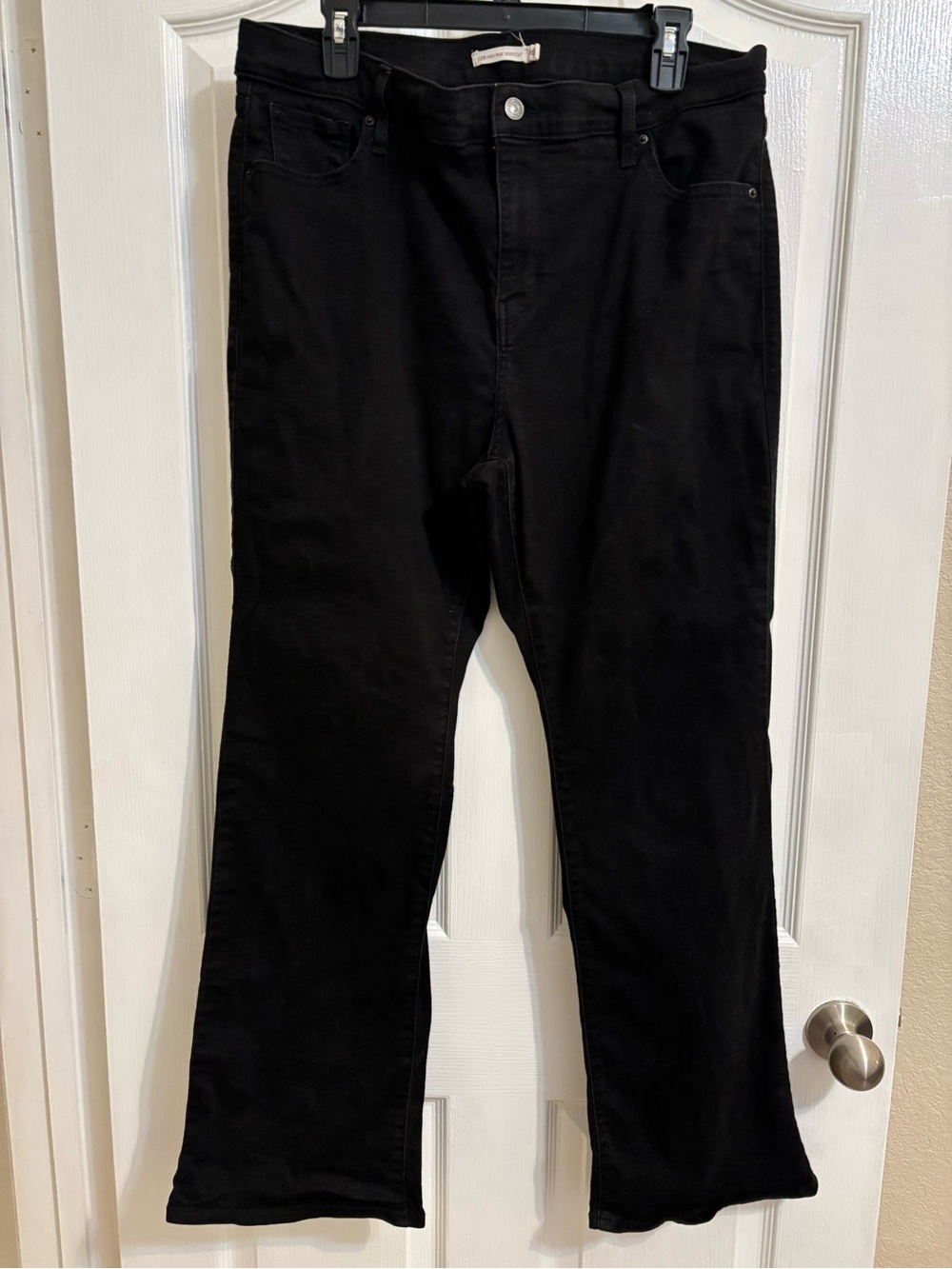 Levi’s 725 Black high rise bootcut-Leg Jeans - Classic Everyday Style